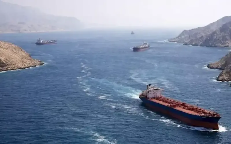 تقرير يحذر: أزمة طاقة وكيماويات عالمية غير مسبوقة حال استمرار إغلاق هرمز